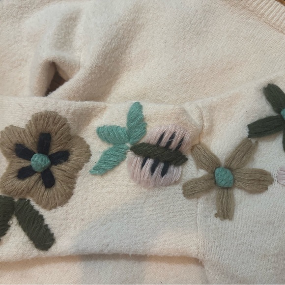 Davi & Dani Floral Embroidered Sweater - Picture 8 of 8